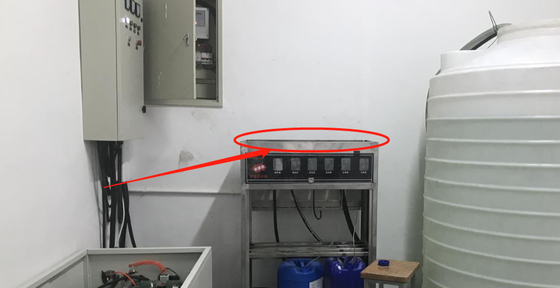 3400 mm Installatiehoogte Volledig automatische aanraakloze wasmachine met wasmiddel
